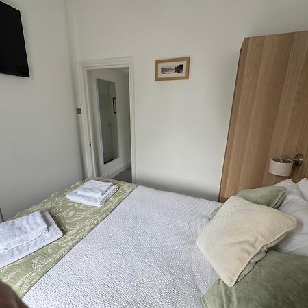 Denecrest Guest House วินเดอร์เมียร์ ภายนอก รูปภาพ