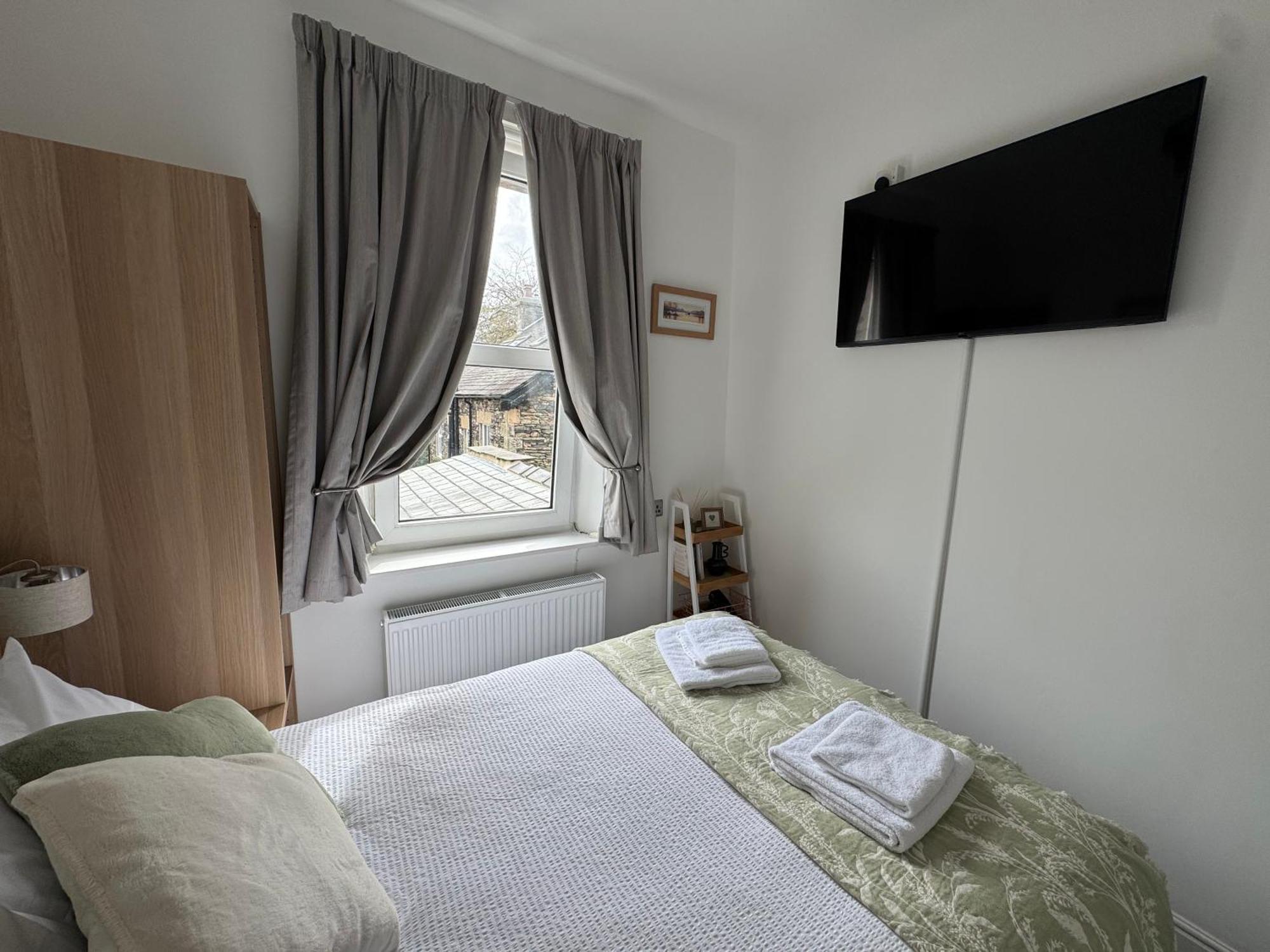 Denecrest Guest House วินเดอร์เมียร์ ภายนอก รูปภาพ